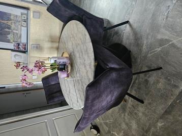 Marmer tafel met gouden poot en vier stoelen van loods 5 beschikbaar voor biedingen