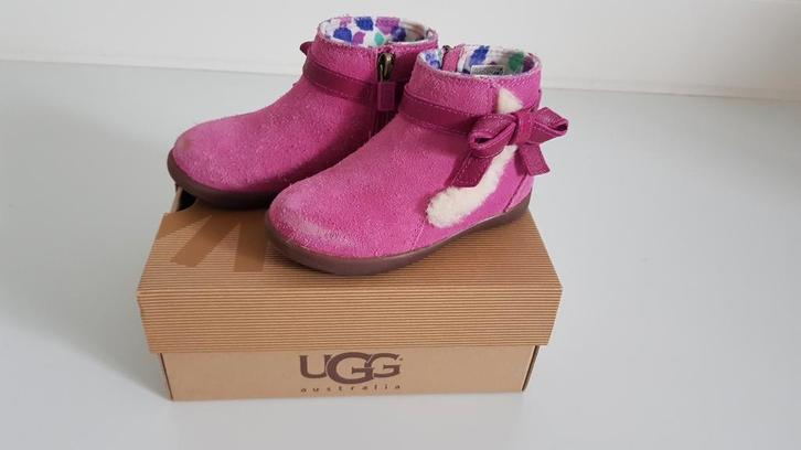Roze UGG Laarsjes Maat 25, Kinderen en Baby's, Kinderkleding | Schoenen en Sokken, Zo goed als nieuw, Laarzen, Meisje, Ophalen of Verzenden