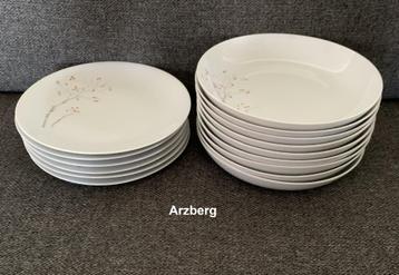 Arzberg borden, ontbijtborden, soepborden met oranje besjes? beschikbaar voor biedingen