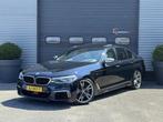 BMW 5 Serie M550i xDrive High Executive, Auto's, BMW, Automaat, Bedrijf, Sedan, Zilver of Grijs