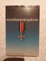 Verzetsherdenkingskruis - Boek, Gelezen, Ophalen of Verzenden, Nationaal Comité Verzetsherdenkingskruis, 1945 tot heden