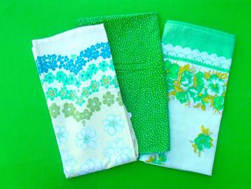 3 vintage kussenslopen / vintage stof beschikbaar voor biedingen