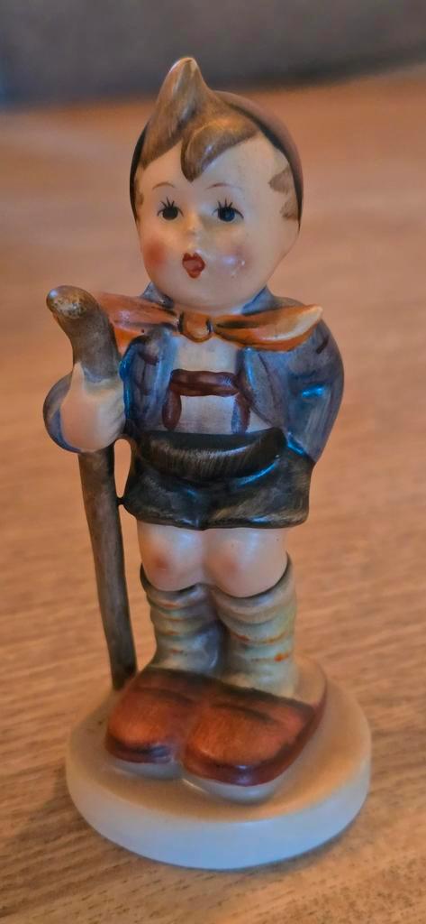 Hummel beeldje Little Hiker, TMK 2 (1950), eerste oplage, Verzamelen, Beelden en Beeldjes, Zo goed als nieuw, Hummel, Verzenden