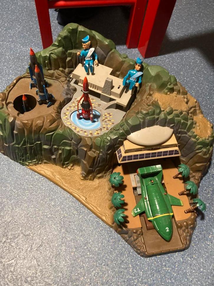 Thunderbirds Eiland en thunderbirds 1,2,3,4 en scott & alan, Kinderen en Baby's, Speelgoed | Thomas de Trein, Gebruikt, Ophalen of Verzenden