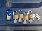 4 abus gelijksluitend sloten. 65/30 Kompleet met 8 sleutels, Ophalen of Verzenden, Zo goed als nieuw, Koper of Messing, Slot