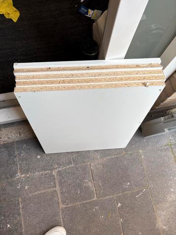 IKEA Planken 57,5 x 46 cm beschikbaar voor biedingen