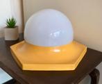 Vintage plafondlamp of wandlamp geel wit paddenstoel glas., Huis en Inrichting, Lampen | Plafondlampen, Ophalen of Verzenden, Zo goed als nieuw