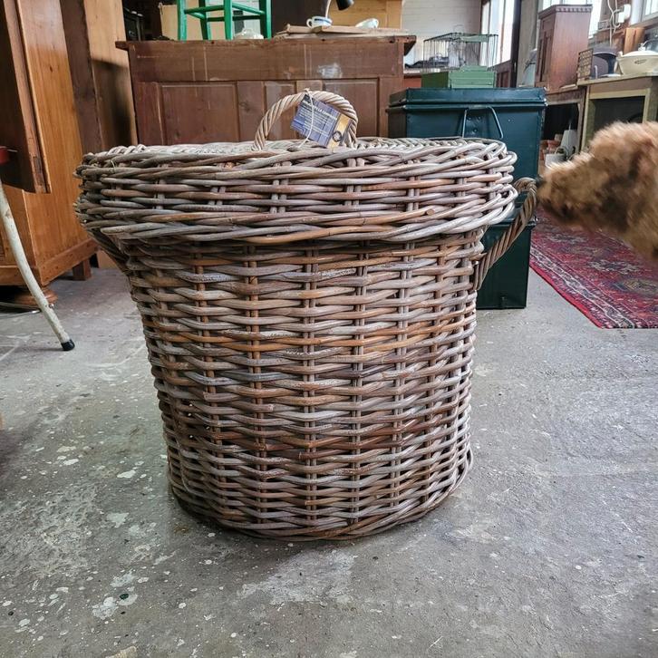Brocante grote ronde mand, wasmand, speelgoedmand, Huis en Inrichting, Woonaccessoires | Schalen en Manden, Gebruikt, Rond, Riet