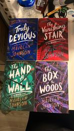 Truly devious novels, Ophalen of Verzenden, Zo goed als nieuw