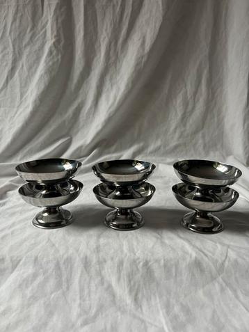 Vintage Franse RVS ijscoupes | inox bistro dessert coupes beschikbaar voor biedingen
