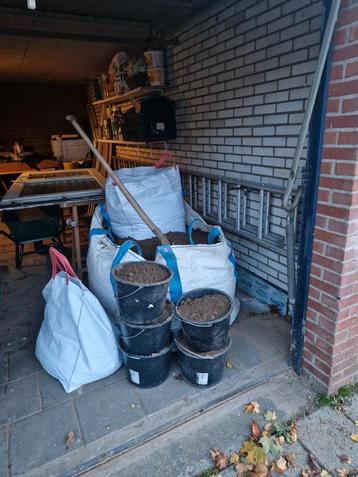 Zwarte Grond - Tuinaarde beschikbaar voor biedingen