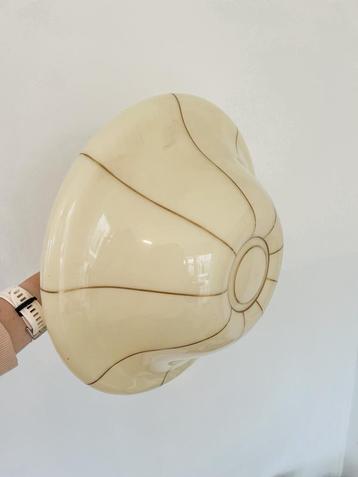 Vintage art-deco Crème Glazen Lampenkap met gouden details beschikbaar voor biedingen