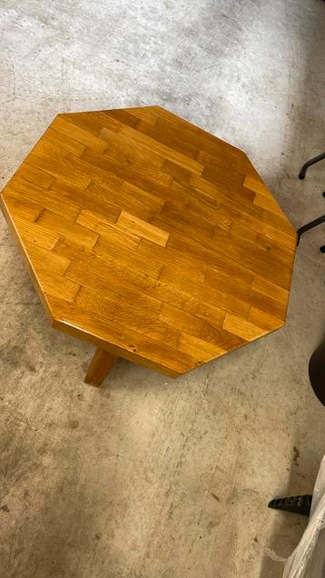 Zware, robuuste eiken (salon) tafel beschikbaar voor biedingen