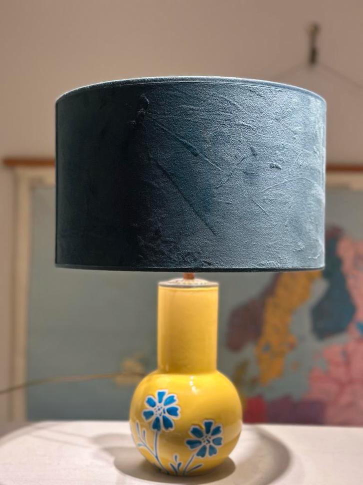 Uniek Geel Vaaslampje met Blauwe Bloemen, Antiek en Kunst, Antiek | Lampen, Ophalen of Verzenden