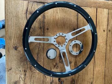 Stuur voor auto beschikbaar voor biedingen