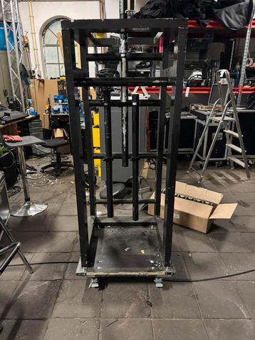 2x Meatrack, lampenkar, stagelight beschikbaar voor biedingen