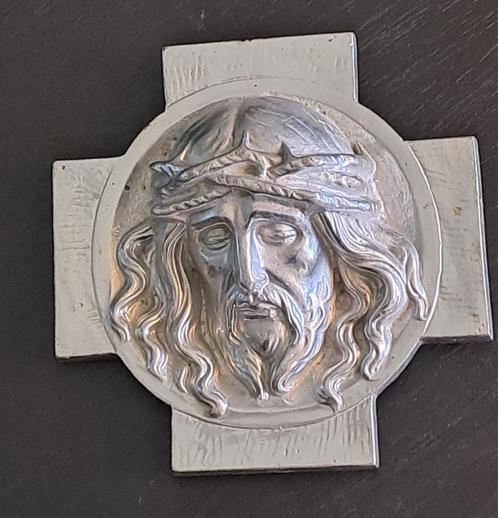 Wanddecoratie. Hoofd Jezus in een kruis. Koper. Zilverkleur., Antiek en Kunst, Antiek | Religie, Ophalen of Verzenden