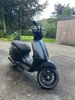 Vespa sprint 4T Notte Akrapovic, Fietsen en Brommers, Scooters | Vespa, Ophalen, Gebruikt, Maximaal 45 km/u, Vespa S