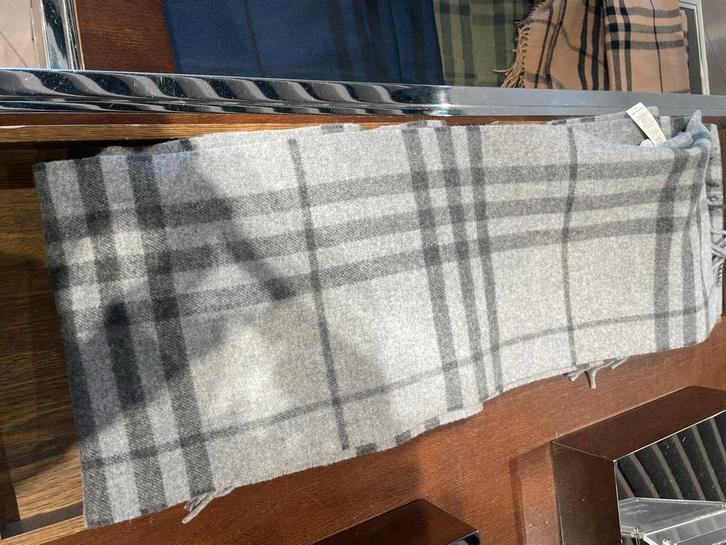 Burberry Sjaal - Klassiek en Stijlvol, Kleding | Dames, Hoeden en Petten, Nieuw, One size fits all, Ophalen of Verzenden