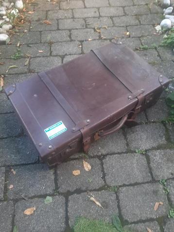 3 oude leren koffers beschikbaar voor biedingen