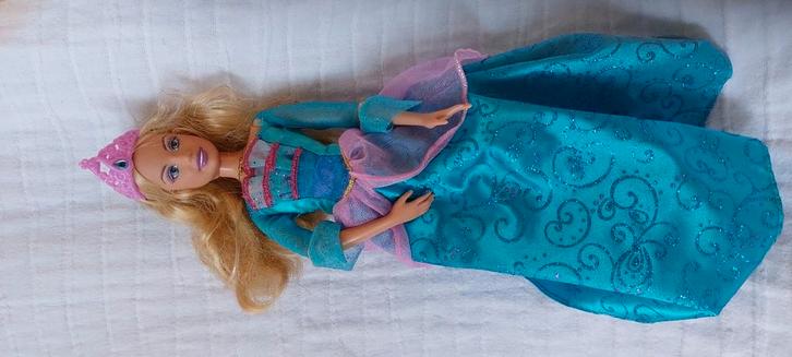 Eiland prinses  barbie, Kinderen en Baby's, Speelgoed | Poppen, Zo goed als nieuw, Barbie, Ophalen of Verzenden