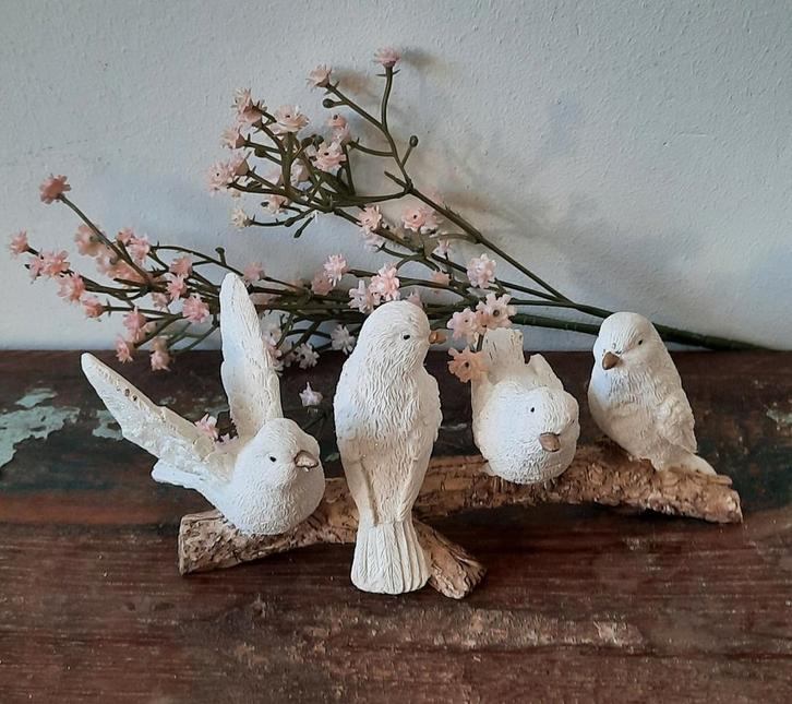 Decoratief 4 vogels op tak van polyresin B16cm, Huis en Inrichting, Woonaccessoires | Overige, Nieuw, Ophalen of Verzenden