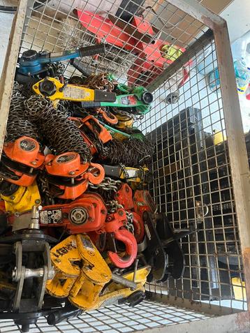 Te koop partij ketting takels beschikbaar voor biedingen