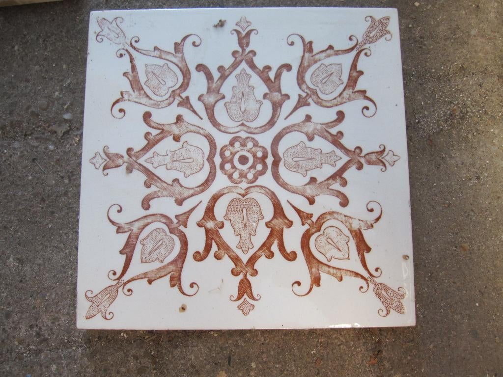 50 stuks. Antieke wandtegels, wit met roodbruine afbeelding., Ophalen