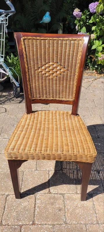 stoel te koop voor €5 per stuk  stuks beschikbaar voor biedingen
