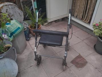 Brede Rollator met comfortabele zitting beschikbaar voor biedingen