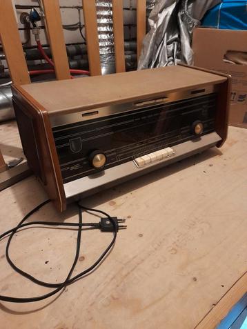 Phillips vintage radio beschikbaar voor biedingen
