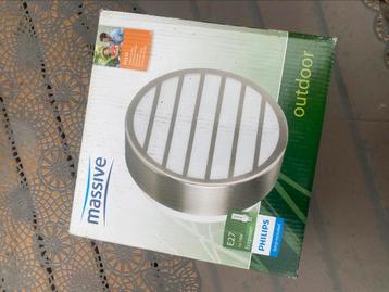 Massive buitenlamp beschikbaar voor biedingen