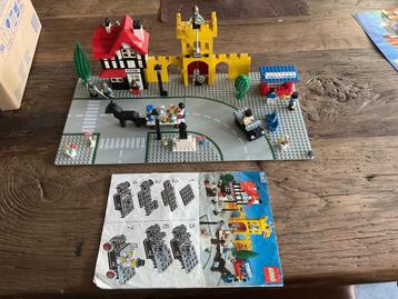 1592 LEGO Town Square Castle Scene beschikbaar voor biedingen