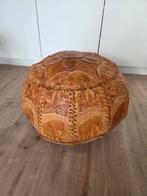 Vintage leren poef cognac / bruin, Huis en Inrichting, Banken | Voetenbanken en Poefen, Gebruikt, Leer, Ophalen of Verzenden, 50 tot 75 cm