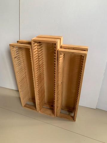 3 cd rekken, hout, voor ruim 100 cd’s, samen voor 5€ beschikbaar voor biedingen