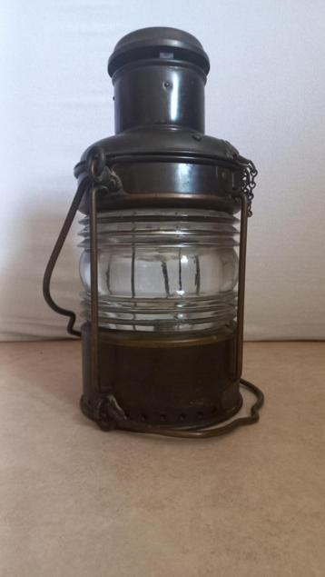 oude scheepslamp beschikbaar voor biedingen