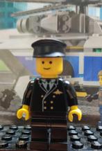 Lego Airport - Pilot, Black Legs, Black Hat, Kinderen en Baby's, Speelgoed | Duplo en Lego, Ophalen of Verzenden, Gebruikt, Losse stenen