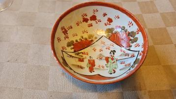 japans schaaltje van porselein puntgaaf doorsnee 12 cm  beschikbaar voor biedingen