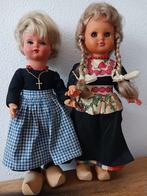2 poppen in klassieke klederdracht  met klompen, Verzamelen, Ophalen of Verzenden, Zo goed als nieuw, Pop