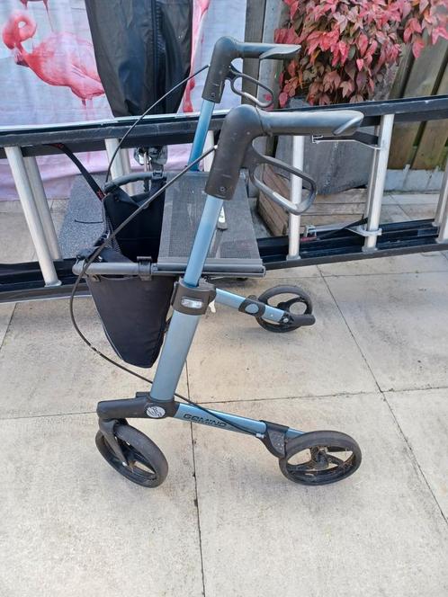 2x rollator, gemino 30 blauw 70€,met brede zitplank 30€, Diversen, Rollators, Lichtgewicht, Ophalen