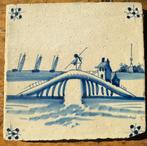 Antieke tegel, landschap, brug, zeilboot, Antiek en Kunst, Ophalen of Verzenden