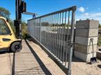 Vrijdragende schuifpoort, Tuin en Terras, Ophalen of Verzenden, Gebruikt, IJzer, Spijlenhekwerk