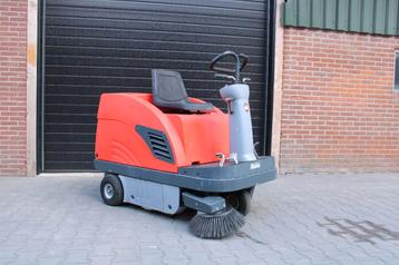 Hako 900v veegmachine benzine beschikbaar voor biedingen