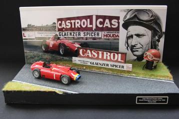 Diorama Juan Manuel Fangio (ARG) Wereldkampioen F1 1956 1:24 beschikbaar voor biedingen