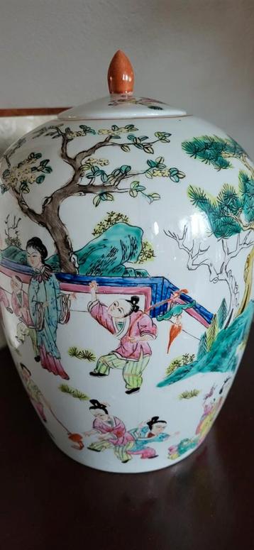 Grote oude Chinese hoge dekselpot in perfecte staat beschikbaar voor biedingen