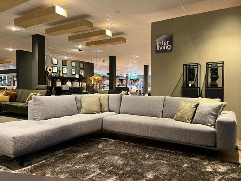 Luxe hoekbank in grijze stof – Passe Partout, Huis en Inrichting, Banken | Bankstellen, Nieuw, Hoekbank, Vierpersoons of meer