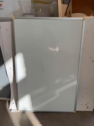 Whiteboard  magneet *gratis* beschikbaar voor biedingen