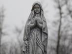 Beeld Biddende Maria - Steen - 30 cm, Tuin en Terras, Ophalen of Verzenden, Steen, Mensenbeeld