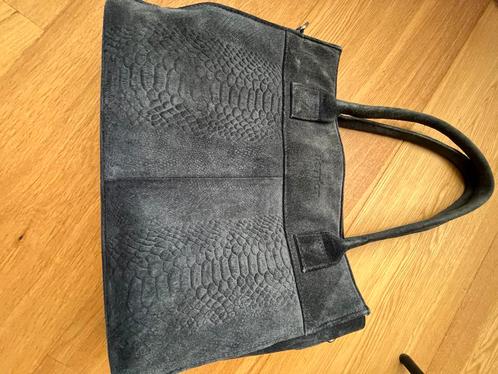 Dstrct, donkerblauw suède handtas, Sieraden, Tassen en Uiterlijk, Tassen | Damestassen, Gebruikt, Handtas, Blauw, Ophalen of Verzenden