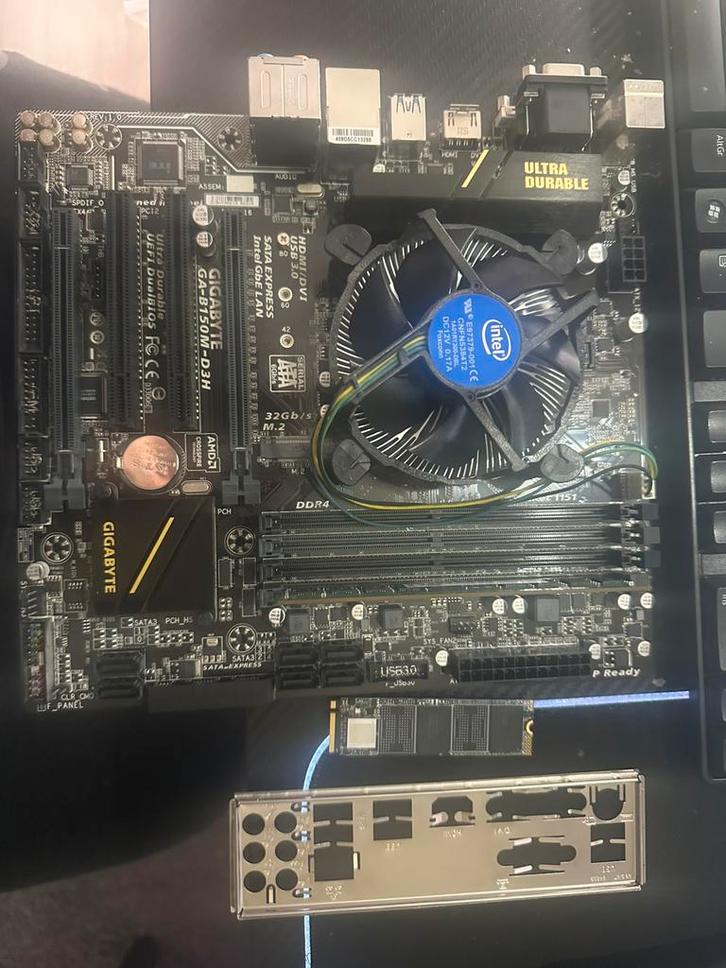 I5 6400 4gb ddr4 en moederbord, Computers en Software, Moederborden, Gebruikt, Intel, DDR4, Ophalen of Verzenden